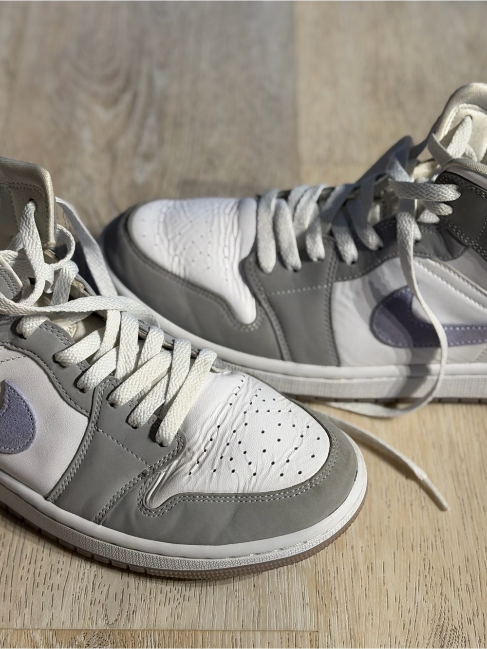 Nike Women’s Sneakers Gray White with Light Purple Swoosh (like new) (men’s 8.5)